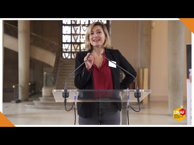 Julie Gayet au Concours des miels de France