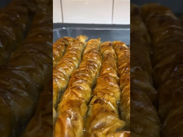 Baklavalık yufkadan burma tatlısı