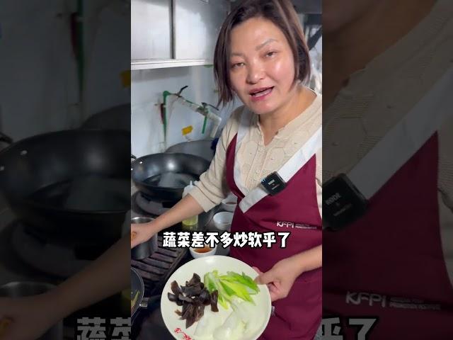 因为是家常的炒杂菜，所以给大家分享简单又好吃的做法延边美食 餐饮培训 韩式炒杂菜