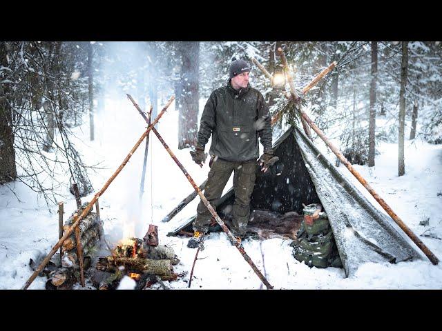 3 DAYs WINTER Solo BUSHCRAFT Trip • -20°C • LAVVU Tent • REINDEERS Skin • BEEF Knuckle on FIRE