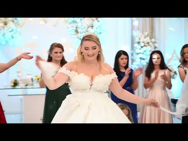 Dasma e Aniles Familja ne Valle