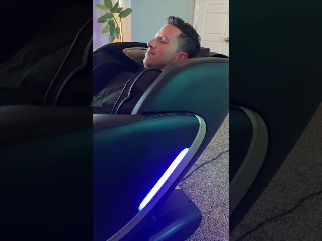 $2,000 Massage Chair Review! (EasPearl R8089)