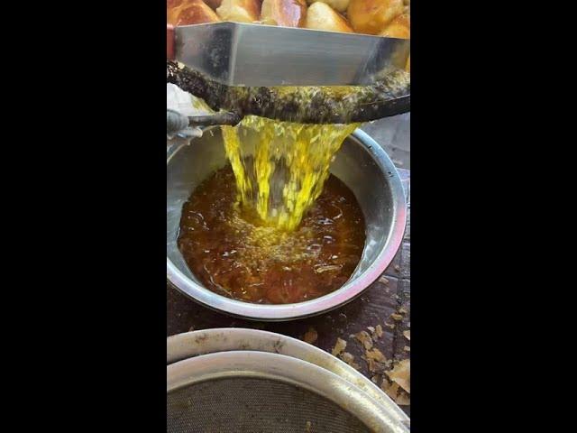 In the morning  I ate Fengxian water fried dumplings  and 1.5 yuan gave me 2  golden yellow  crisp