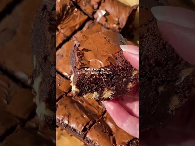 Do you like brownies? #brownie #chocolate #baking #shorts #fudgybrownies