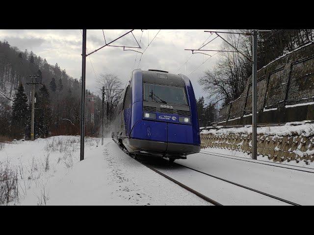 Tren IR16033 Bucuresti Nord - Brasov la iesire din Busteni cu 5003 - 17.01.2021