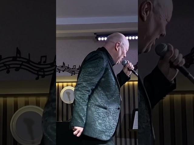 "Счастливы те, кто любим!"