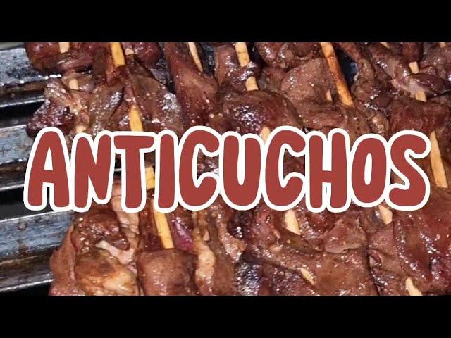 cocine unos ricos anticuchos 