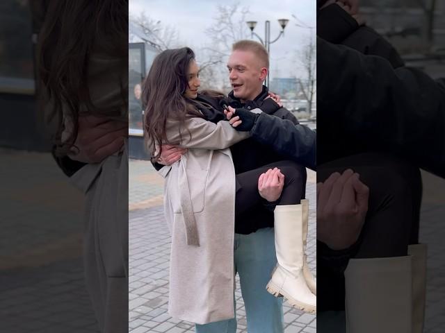 ПРОДЕРЖИ ДЕВУШКУ НА РУКАХ И ПОЛУЧИ ДЕНЬГИ