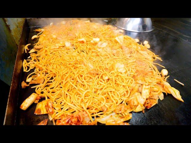 Everyone Loves It! The Teppanyaki Chef Makes the Most Delicious Yakisoba and Okonomiyaki in Osaka!