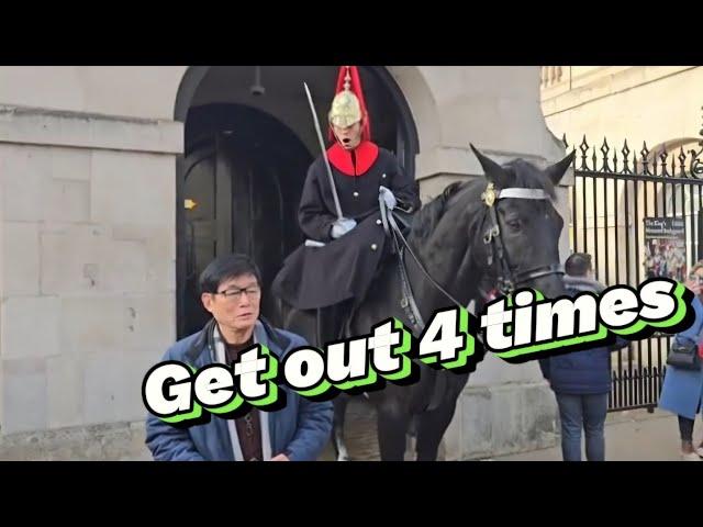 Kings guard  moves his horse to make tourist  leave #kingsguard