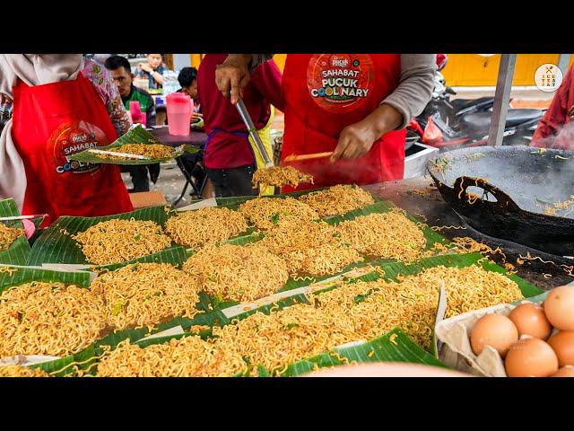 1000 Portions Sold and Long Queues Every Day ! Famous Fried Noodles in Medan - Indonesia