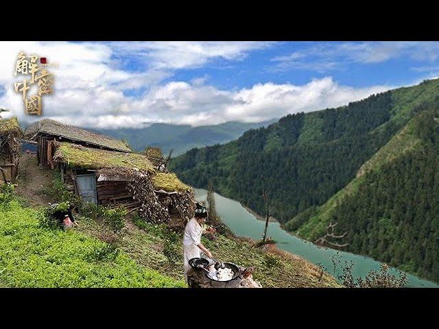 On the shore of the Lancang River, women often look in the mountains to look for matters.