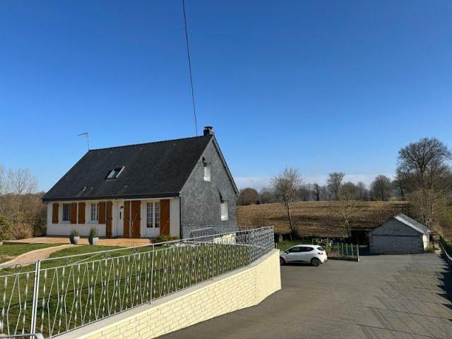 @suzanneinfrance - SIF -001963 - Pretty 4 bedroom house with garaging for several cars