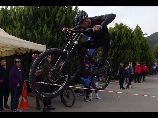 BURAK UZUN İLE FULL FACE ÖDÜLLÜ BUNNY HOP YARIŞI(REDBULLDJ STANDINDA ŞARKI AÇTIM)İZMİRENDUROFEST2020