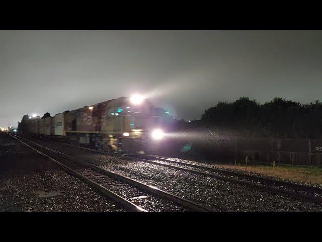 DXC 5379 with a Short Freight Train 829F at Parker Street Level Crossing Islington