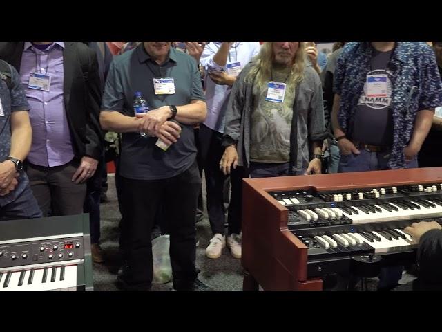 Joey DeFrancesco & Robi Botos plays togheter at Viscount Booth #namm2022