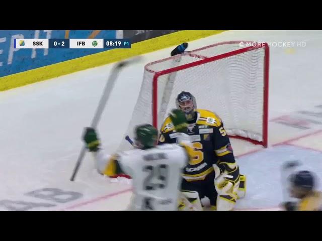 Södertälje SK vs Björklöven - Alexander Sahlin slår sönder plexiglaset