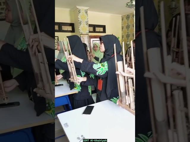 Kegiatan pengembangan Guru Dengan latihan angklung Pertemuan ke 2