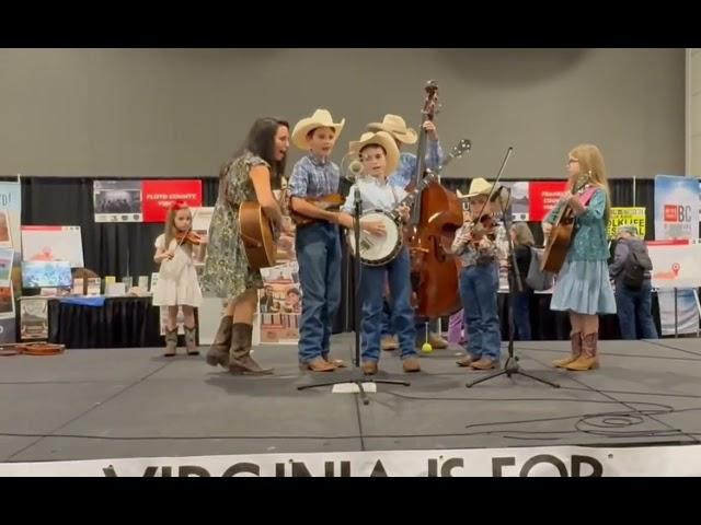 "Blue Ridge Cabin Home" played by The Biscuit Eaters at IBMA 2023