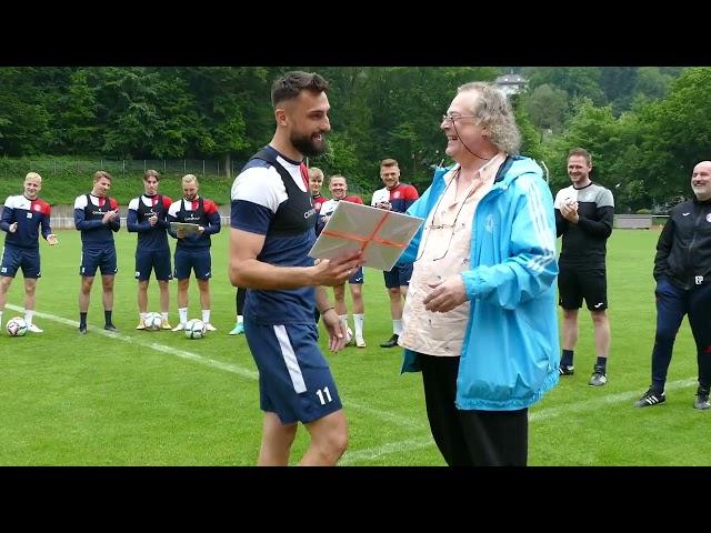 Wuppertaler SV letztes Training (Verabschiedung der Fans mit Geschenken)