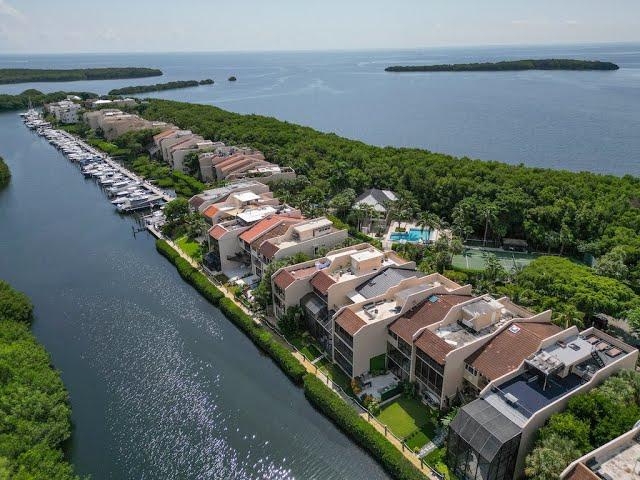 6124 Paradise Point Dr, Palmetto Bay, FL 33157