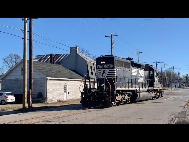 Ohio Street Running Train, Signal Comes On After Locomotives Pass, School Bus Gets To Wait For Train