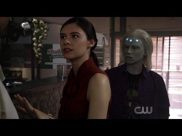 Supergirl 4x02 Nia Nal defends Brainy at the Store