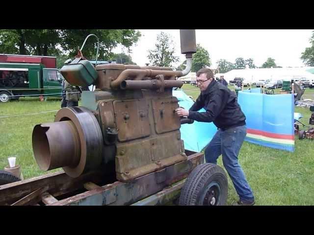 Start of a Lister 4 Cylinder by hand,stationary engine,Stationärmotor,Dieselmotor,Lister