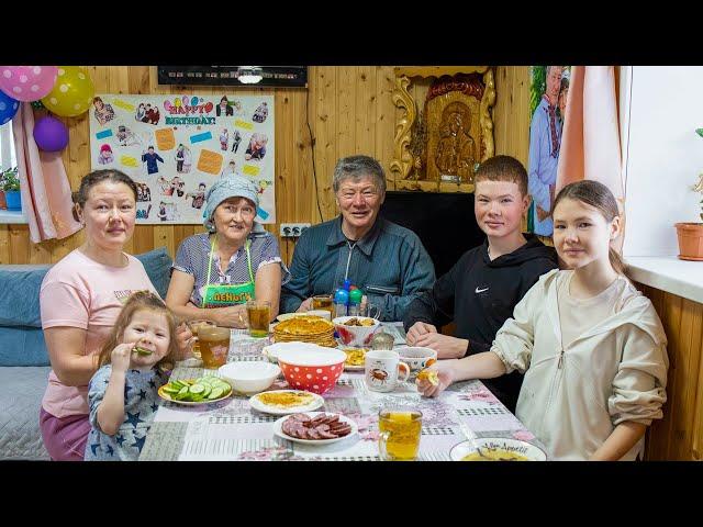 How a happy MARI family lives in the Russian outback far from civilization