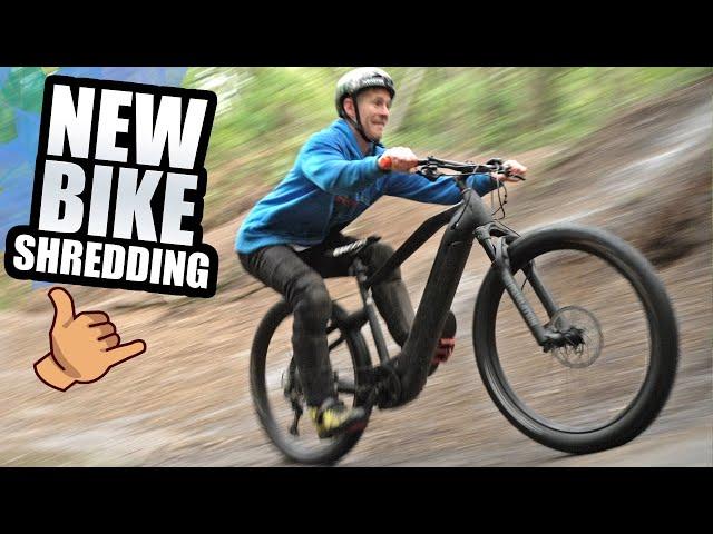 UNBOXING MY NEW BIKE AND SHREDDING MTB TRAILS!