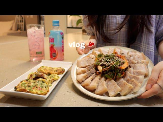 vlog| Chewy bossam, seafood pancake and spicy fish cake soup on a rainy day Newlywed's days