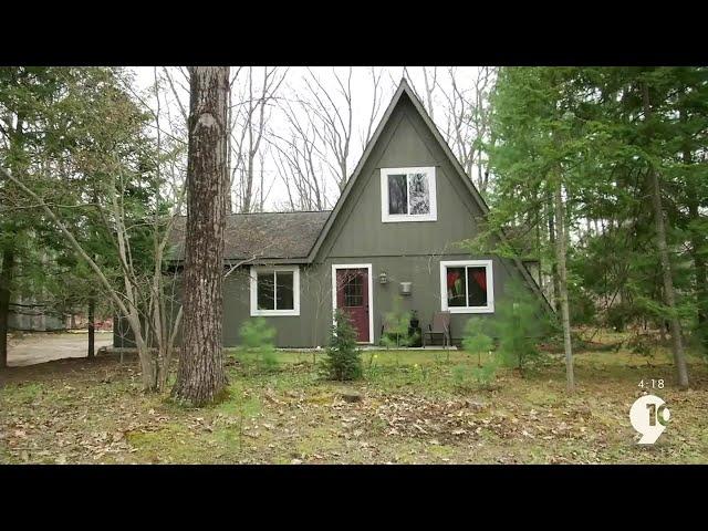 Amazing Northern Michigan Homes: Cozy Home in the Woods of Grand Traverse County