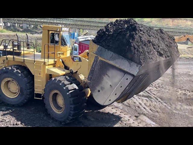 Caterpillar 992C Wheel Loader With Custom Coal Bucket Loading Trucks With One Pass -  S.G.M Melidis