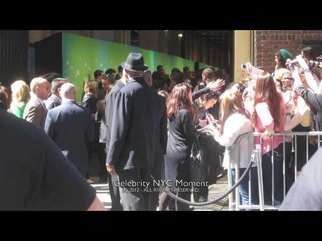 Ian Somerhalder says 'I Love You' to fans in NYC