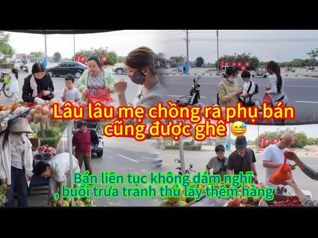 608/lâu lâu mẹ chồng ra phụ bán cũng được ghê,bán liên tục khôngnghĩ buổi trưa tranh thủ lấythêmhàng