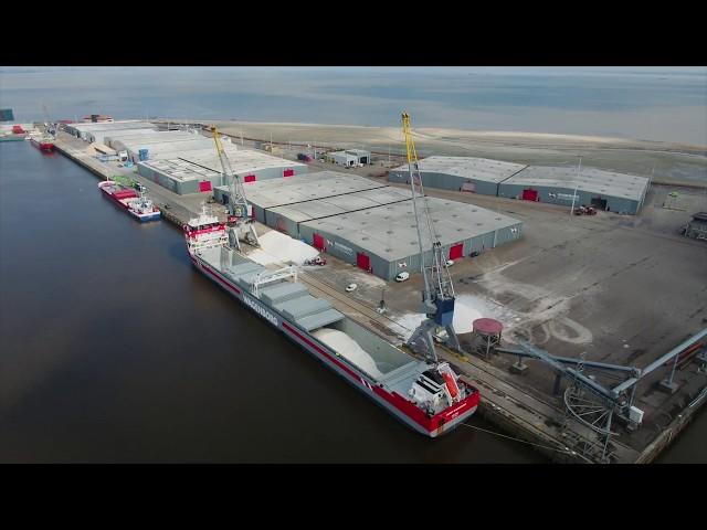 Discharging Easymax vessel Egbert Wagenborg