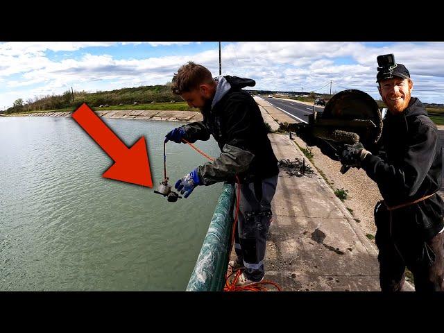 Potential murder weapons at the bottom of the canal? Fishing with powerful magnets