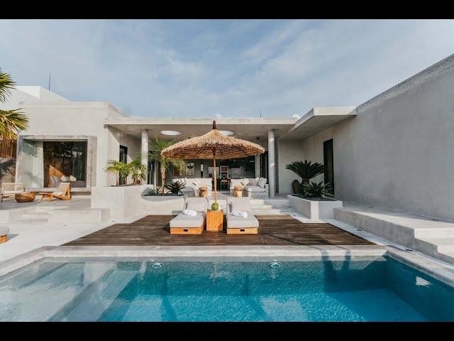 Luxury 3 Bedroom with Jacuzzi in Canggu | Concrete Retreat Villa