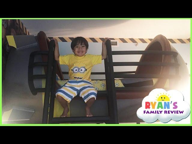 Minion Hotel Room tour at Universal Studio and gift shopping! Family Fun Trip with Ryan's Family Rev