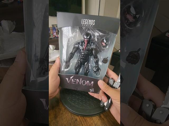 Wally World Fake Venom or More Bad Hasbro Quality?!