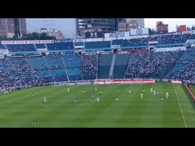 La ovación de la gente a Cristian Giménez la última vez que piso la cancha del Estadio Azul