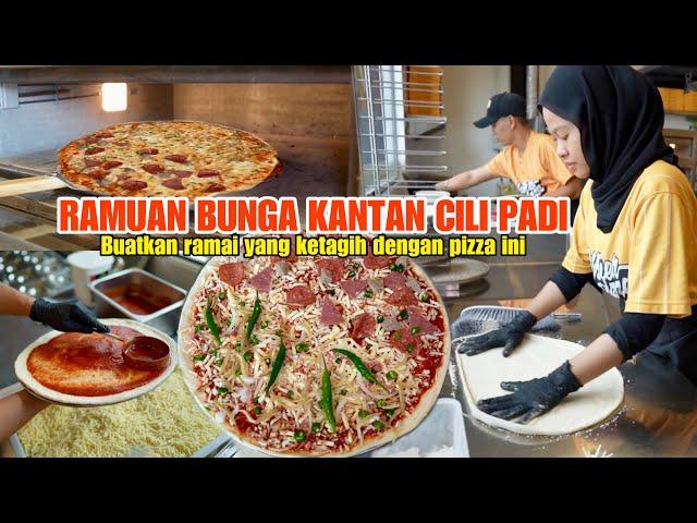 PIZZA CILI PADI PEDAS BERAPI JADI TUMPUAN ORANG RAMAI DATANG KE KEDAI INI