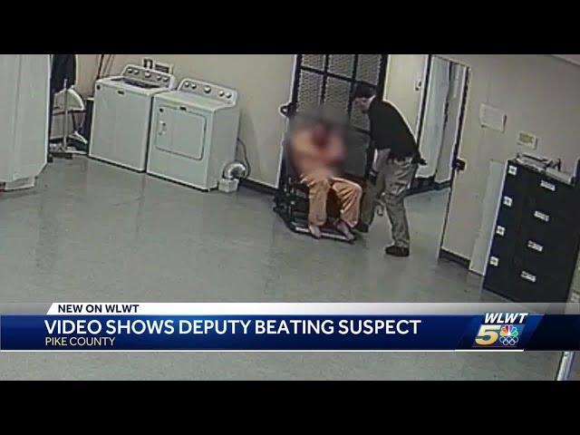 Video shows deputy beating suspect in Pike County