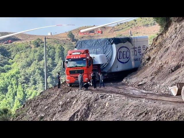 The Most Incredible Large Cargo Transportation! Extreme Dangerous Truck Driving.