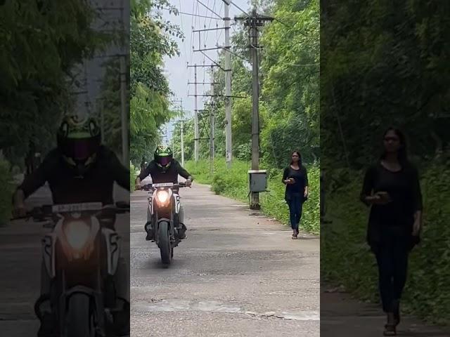 Girls reaction️️ #duke #ktm #bikelife #shorts #girls #girlsreactions #boysattitudestatus #rc390