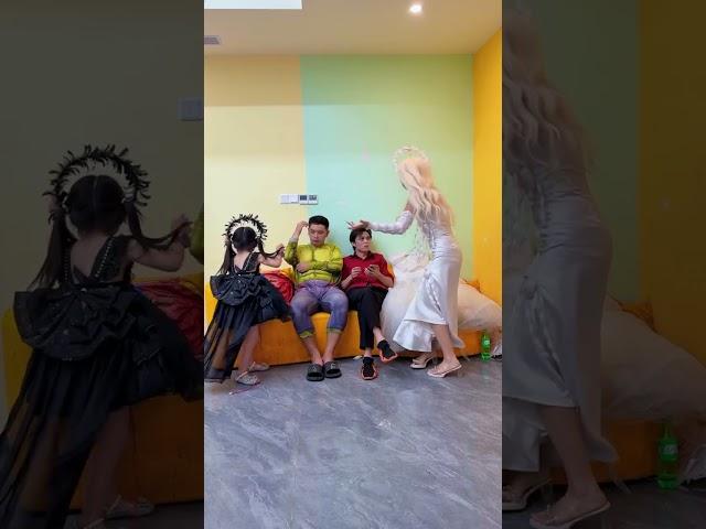 小丑穿上婚纱了？？#小丑 #天使 #超人不会飞 #shorts