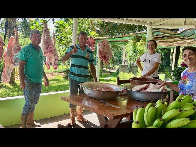 Vida de roça muito trabalho mas muita fartura hoje dia de fazer torresmo e linguiça pura de porco 