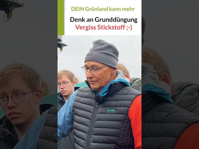 Dünger streuen Grünland: Denk an Grunddüngung! Vergiss (erstmal) die Stickstoffdüngung! Hans Koch