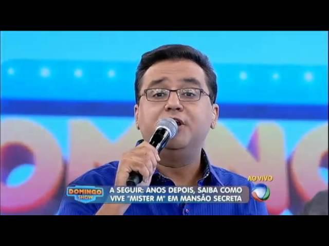 Mister M abre a mansão secreta onde vive e tira a máscara para o Domingo Show