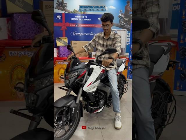 Taking delivery of New Bajaj Pulsar NS 200  #shorts #ytshorts #automobile #trendtoreview #ns200